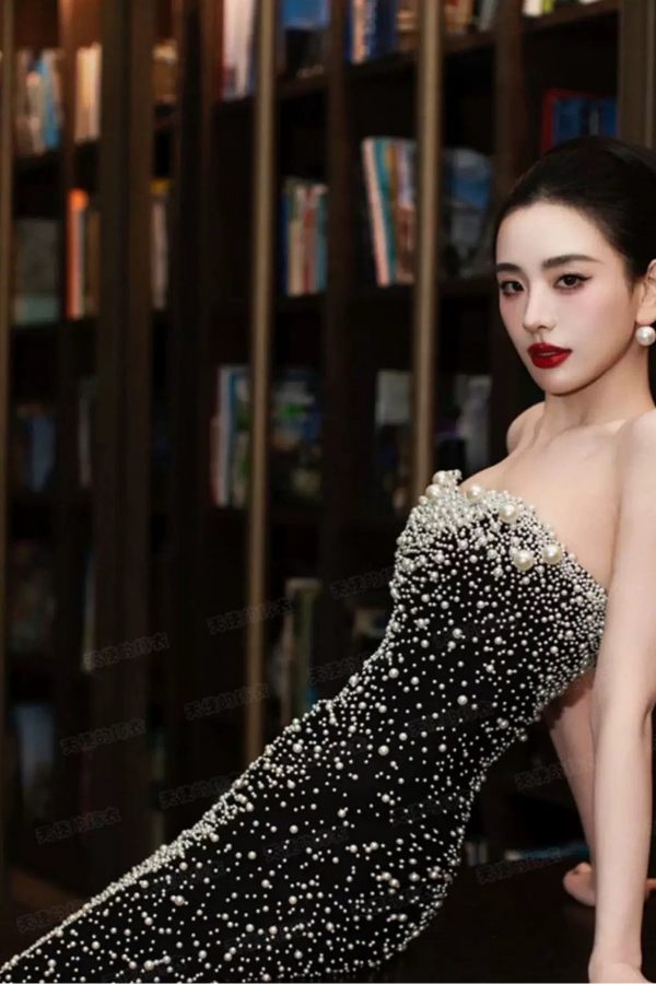 Black Elizabeth Pearl Gown