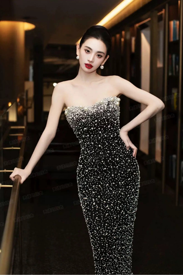 Black Elizabeth Pearl Gown