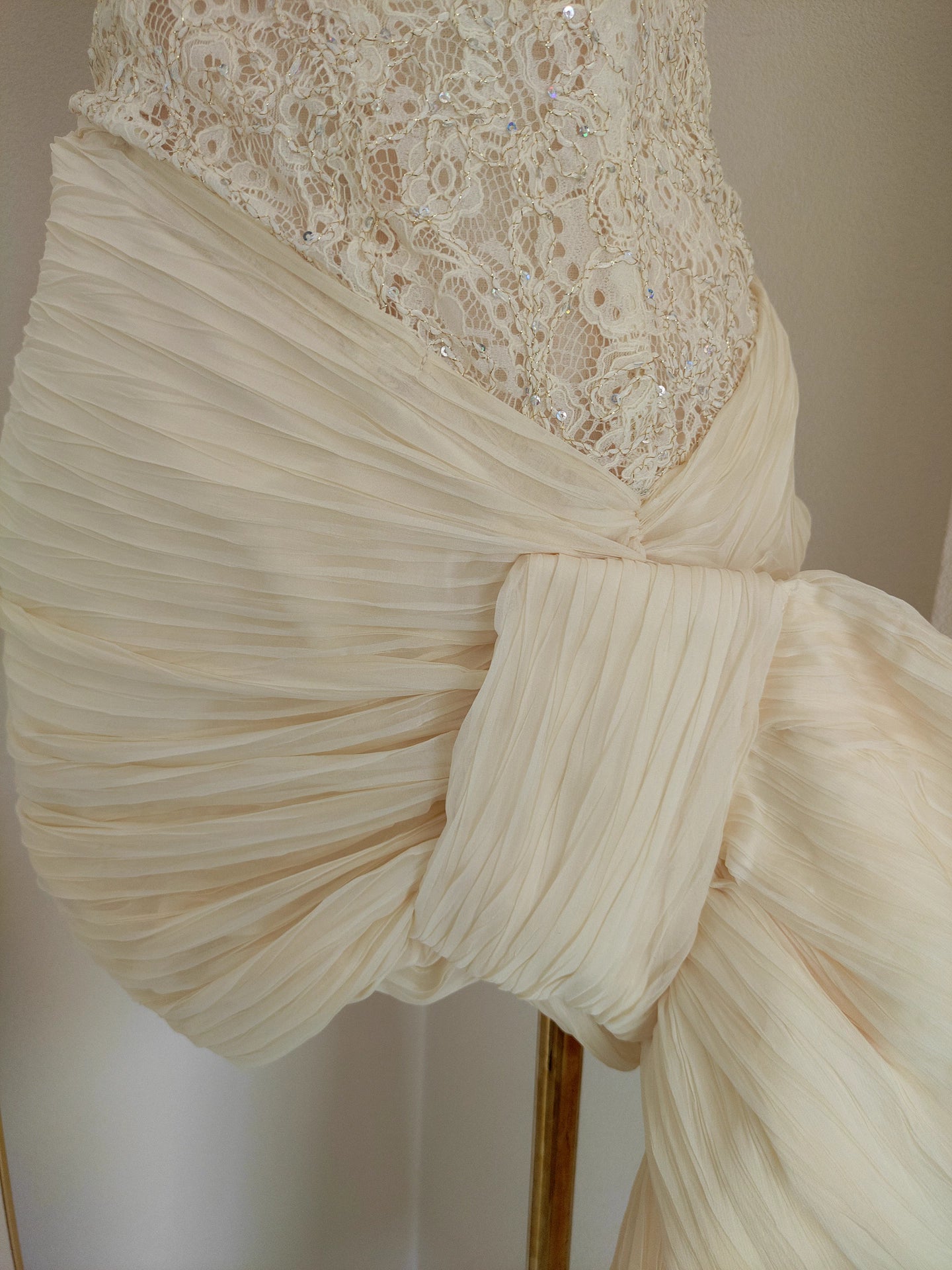 White Lace Ribbon Dress